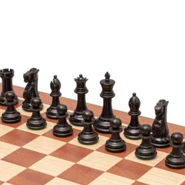 Ensemble "Flamme de Guerre" Echiquier en Bois d'Acajoue et Pièces d'Echecs en Bois de Buis Ebonisé – Image 5