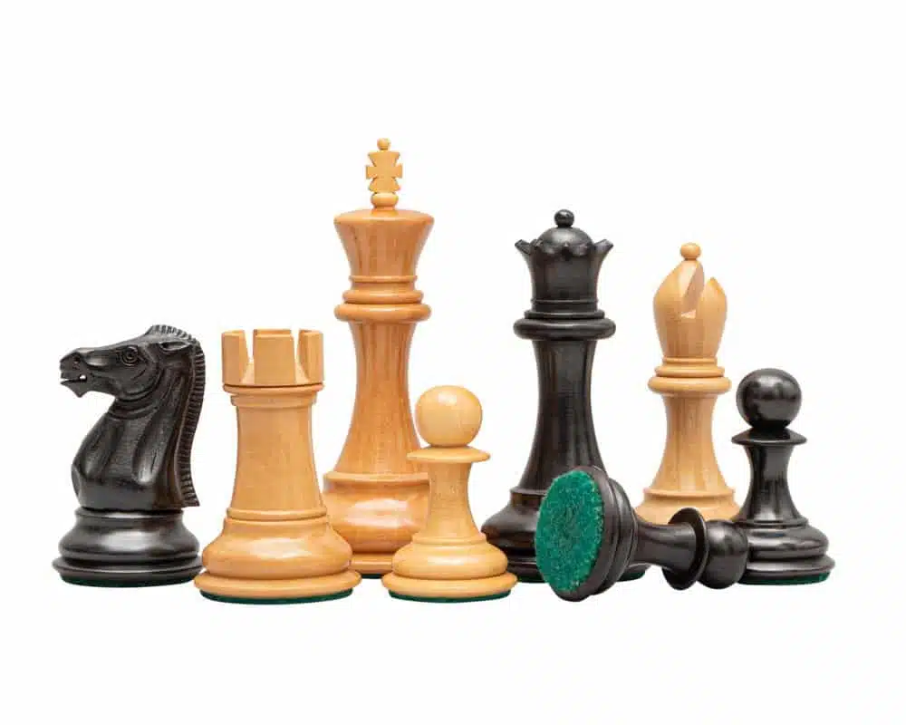 Ensemble Abbaye Echiquier en Bois d'Acajou et d'Erable et Jeu d'Echecs en Bois de Buis et de Buis Ebonisé – Image 6