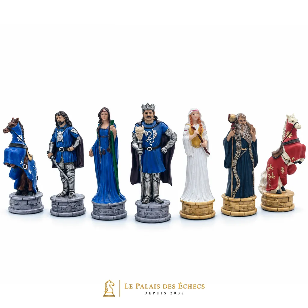 Pièces royales Camelot : roi, reine, chevaliers et magicien alignés sur l'échiquier