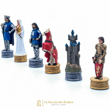 Détail des pièces Camelot : dame, chevalier, cheval et tour château sur l'échiquier