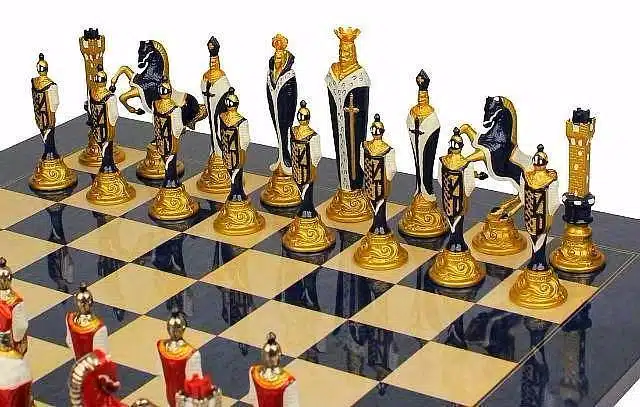Jeu d'Echecs en Métal Peint à la Main "Renaissance"