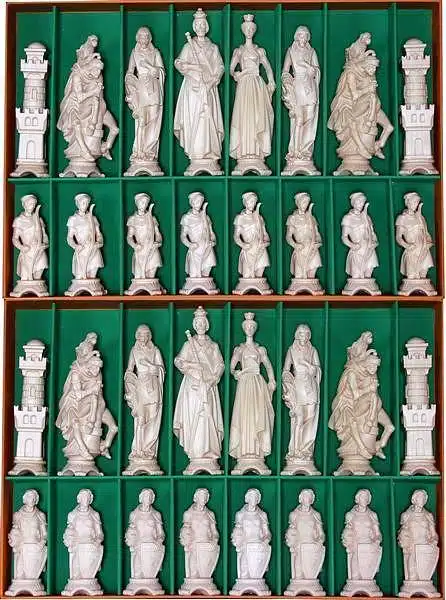Jeu d'Echecs "Renaissance Bois Naturel" en Bois des Alpes Massif Sculpté Traditionnellement