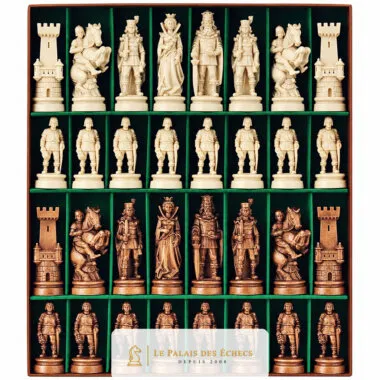 Jeu d'échecs Bergame complet, pièces sculptées brunies et polies sur échiquier vert