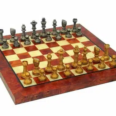 Ensemble "Staunton Piccolo" Echiquier en Bois de Bruyère et d'Orme & Jeu d'Echecs en Laiton Massif