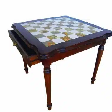 Table d'échecs ouverte montrant le tiroir de rangement et l'échiquier