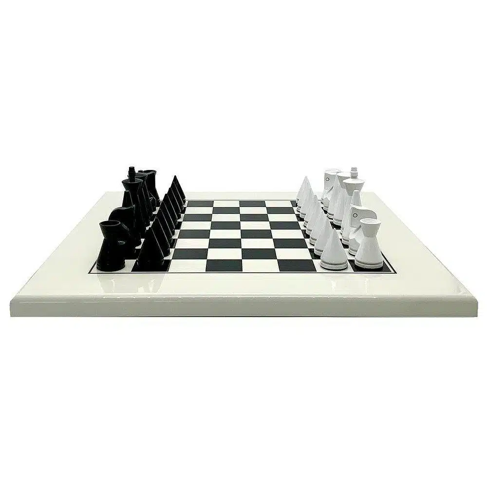 Ensemble Pyramide Moderne Blanc Echiquier en Bois Massif Laqué Blanc & Jeu d'Echecs en Bois Laqué Noir et Blanc – Image 3