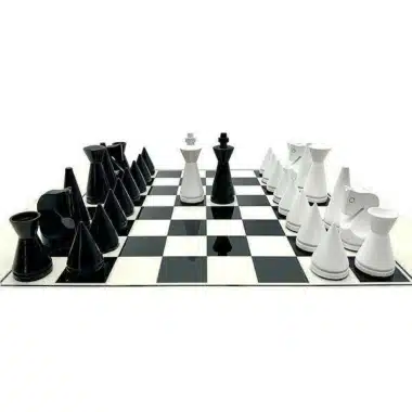 Alternative view of Ensemble Pyramide Moderne Blanc Echiquier en Bois Massif Laqué  Blanc & Jeu d'Echecs en Bois Laqué Noir et Blanc