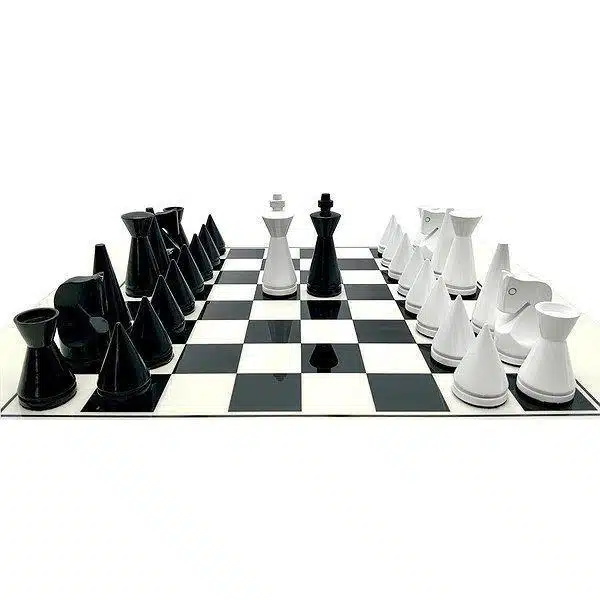 Ensemble Pyramide Moderne Blanc Echiquier en Bois Massif Laqué Blanc & Jeu d'Echecs en Bois Laqué Noir et Blanc – Image 2