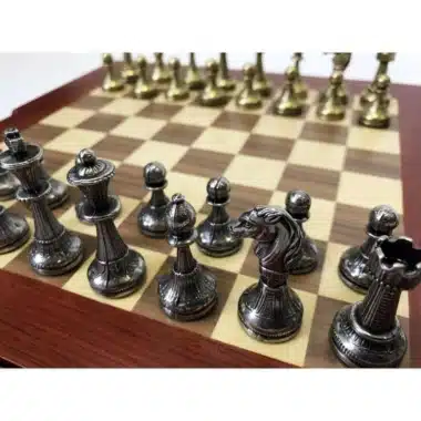 Alternative view of Ensemble Mignon Flower XI Echiquier avec Rangement en Bois de Noyer et Erable et Jeu d'Echecs en Métal