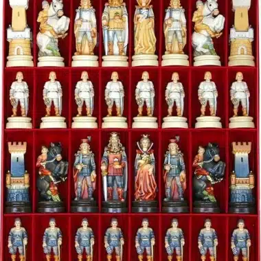 Jeu d'Echecs "Bergame Bouclier Côté Peint à l'Huile" en Bois des Alpes Massif Sculpté Traditionnellement
