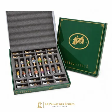 Coffret de rangement vert ouvert montrant toutes les pièces peintes