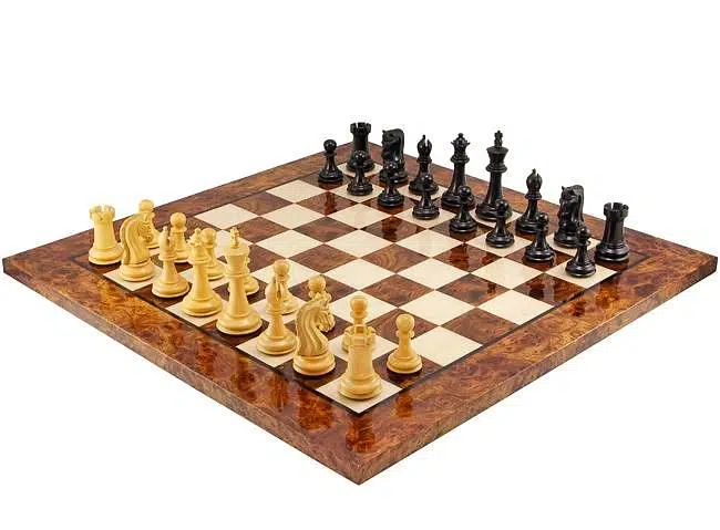 Ensemble Canterbury Echiquier en Racine de Noyer Laqué & Jeu d'Echecs en Bois d'Ebène