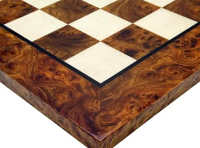 Ensemble Canterbury Echiquier en Racine de Noyer Laqué & Jeu d'Echecs en Bois d'Ebène – Image 7