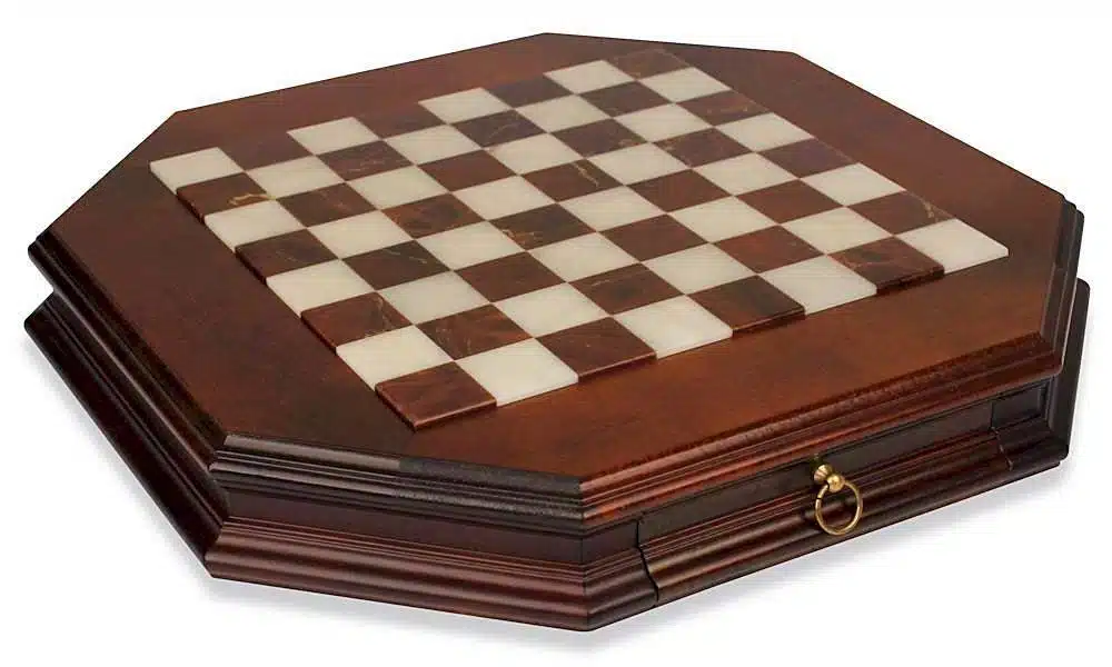 Ensemble Perse Supérieur Echiquier Octogonal en Bois Massif avec et Tiroir de Rangement, Plateau en Albâtre & Jeu d'Echecs en Laiton – Image 6