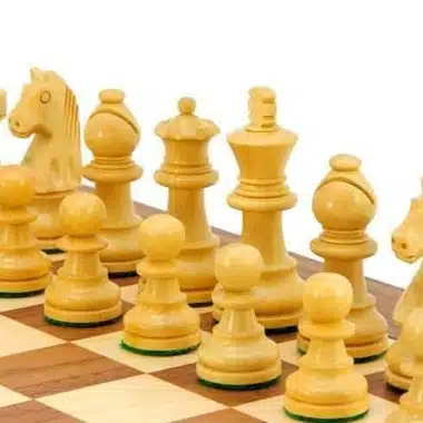 Alternative view of Ensemble Deluxe Petit Echiquier en Bois d'Erable et de Noyer & Jeu d'Echecs en Bois de Rose et Buis