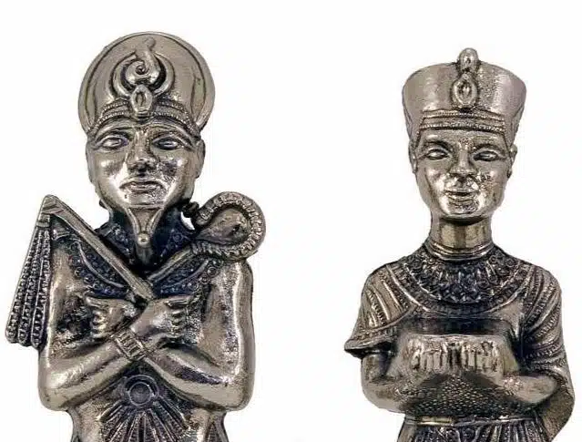 Ensemble "Egypte" Echiquier en Bois d'Erable & Jeu d'Echecs en Métal Massif
