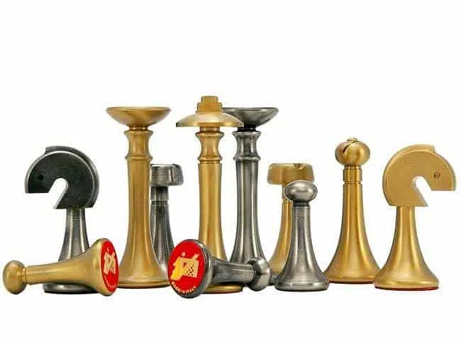 Ensemble Contemporain Gris Echiquier en Bois d'Erable & Jeu d'Echecs en Laiton Massif – Image 10