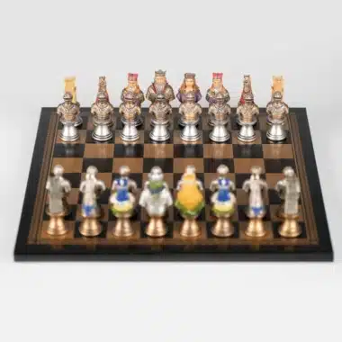 Ensemble Buste Médieval II Echiquier Noir et Doré en Similicuir et Jeu d'Echecs en Résine Peint à la Main