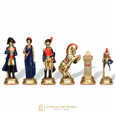 Pièces d'échecs Napoléon Waterloo en tons bleu et doré, vue rapprochée