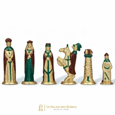 Pièces d'échecs médiévales vues de profil, dame, roi, cavalier et tour