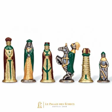 Pièces d'échecs médiévales en métal peint, reine, roi, cavalier et tour
