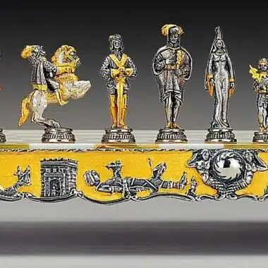 Ensemble "Gulliver et les Lilliputiens" Echiquier et Jeu d'Echecs en Bronze, Onyx et Or 24 Carats