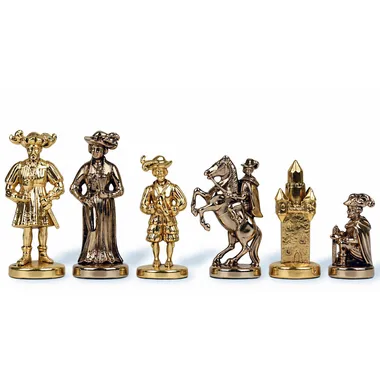 Pièces d'échecs Lanzichenecchi en métal doré et argenté, détail des personnages