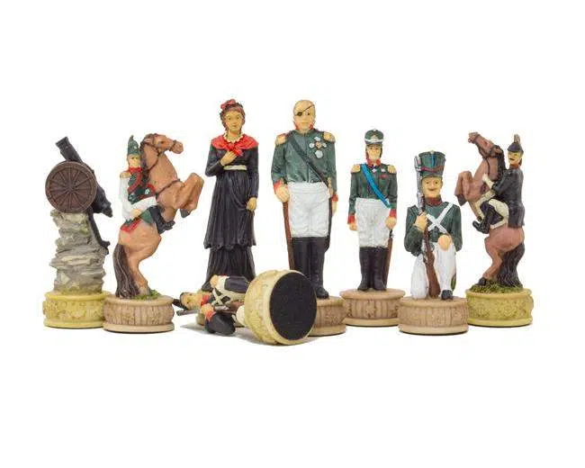 Ensemble Napoléon Campagne de Russie IV Jeu d'Echecs en Résine et Echiquier en Bois Teinté Noir et Ivoire – Image 8