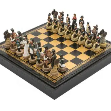 Ensemble Napoléon Campagne de Russie Jeu d'Echecs en Résine et Echiquier en Similicuir Noir