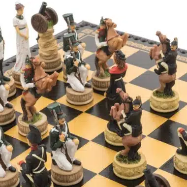 Alternative view of Ensemble Napoléon Campagne de Russie Jeu d'Echecs en Résine et Echiquier en Similicuir Noir