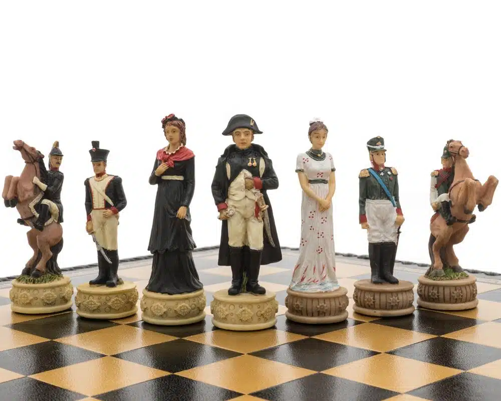 Ensemble Napoléon Campagne de Russie Jeu d'Echecs en Résine et Echiquier en Similicuir Noir – Image 6