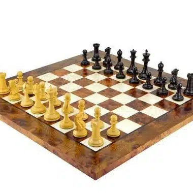 Ensemble Elite Echiquier en Bois d'Orme et de Bruyère Laqué & Jeu d'Echecs en Bois d'Ebène