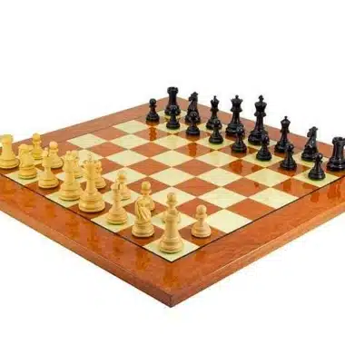 Ensemble Cheltenham Luxe Echiquier en Bois d'Orme et de Racine d'Erable Laqué & Jeu d'Echecs en Bois d'Ebène