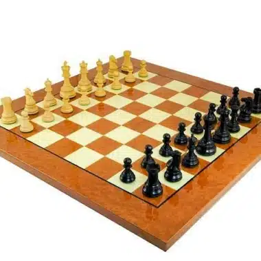 Alternative view of Ensemble Cheltenham Luxe Echiquier en Bois d'Orme et de Racine d'Erable Laqué & Jeu d'Echecs en Bois d'Ebène