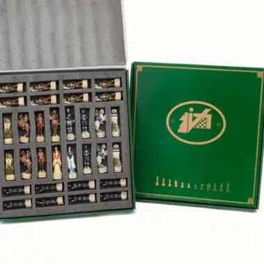 Jeu d'Echecs en Résine Peint à la Main
