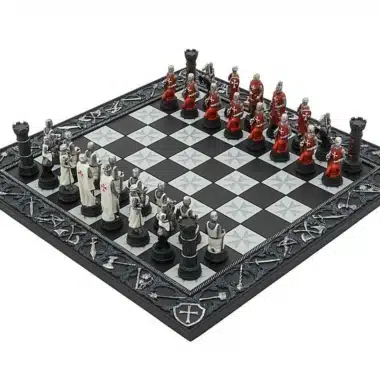Ensemble Templier complet avec échiquier en résine sculpté et pièces peintes