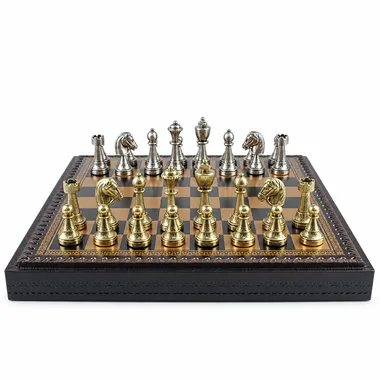 Ensemble Staunton Mix II posé fermé avec pièces en métal alignées dessus