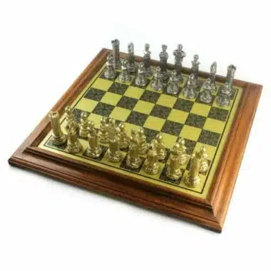 Alternative view of Ensemble Empire Romain VII Echiquier sur Pied en Bois et Jeu d'Echecs en Métal