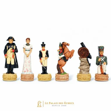 Pièces d'échecs Napoléon Campagne de Russie, reine, fantassin et cavalier détaillés
