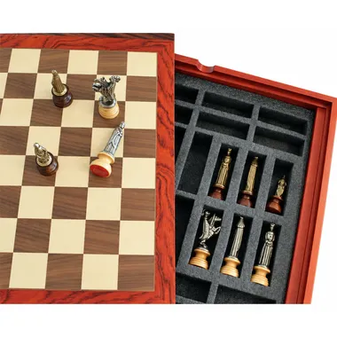 Coffret de rangement ouvert montrant les compartiments pour les pièces Medieval II