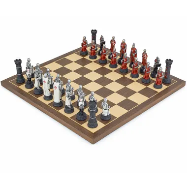 Ensemble Templiers complet, pièces peintes face à face sur échiquier noyer et érable