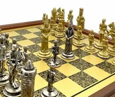 Alternative view of Ensemble Camelot Roi Arthur XV Echiquier sur Pied en Bois et Figurines Roi Arthur en Métal