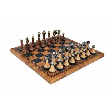 Échiquier en similicuir brun avec jeu d'échecs Staunton en bois et métal installé
