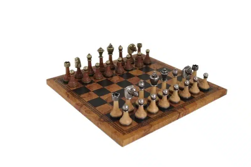 Echiquier Brun en Similicuir et Jeu d'Echecs Staunton en Bois et Métal