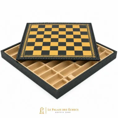 Coffret de rangement avec compartiments en feutrine beige pour les figurines