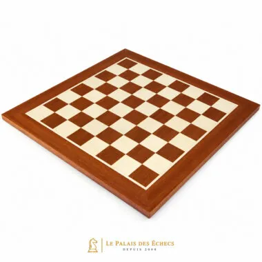 Échiquier en bois d'acajou et bouleau de Sibérie, vue d'ensemble en diagonale