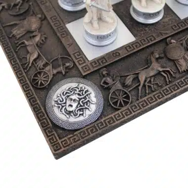 Jeu d'Echecs Mythologie Grecque Peint à la Main et Echiquier Grec Noir et Blanc – Image 11