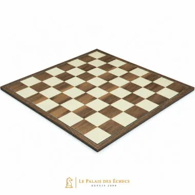 Échiquier pliable en bois de noyer et d'érable, vue d'ensemble en diagonale
