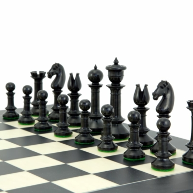 Jeu d'Échecs Nord Upright en Bois d'Ébène et Bois de Buis