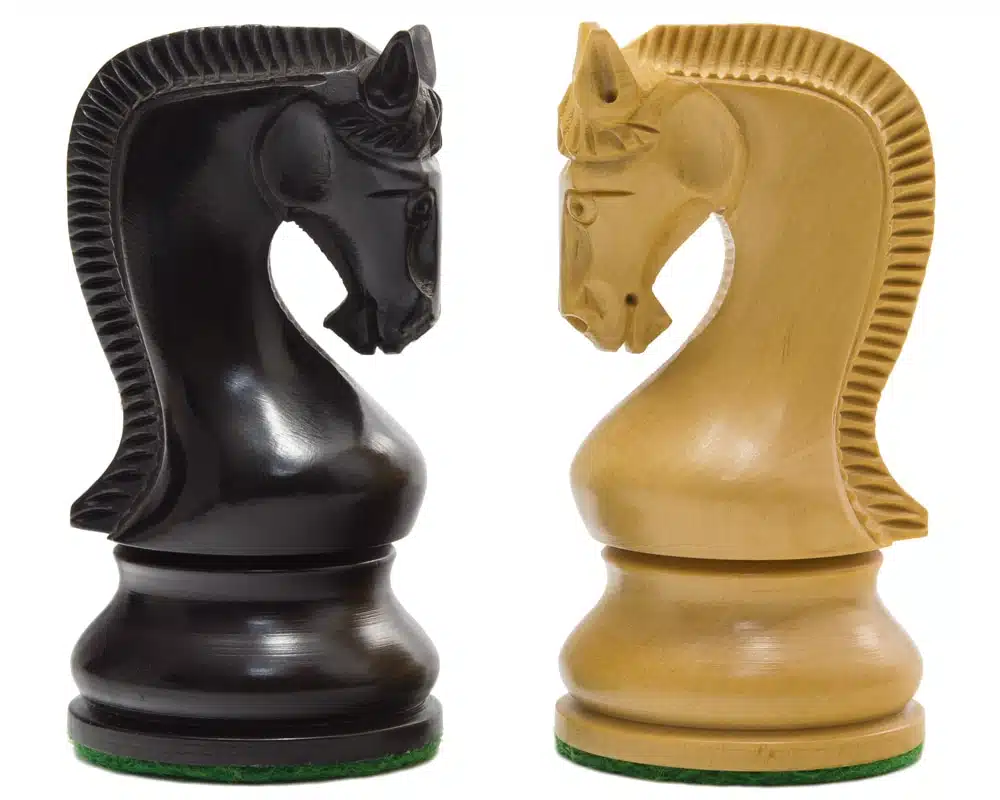 Ensemble Leningrad Echiquier en Bois d'Acajou et Jeu d'Echecs en Bois de Buis Ebonisé – Image 12